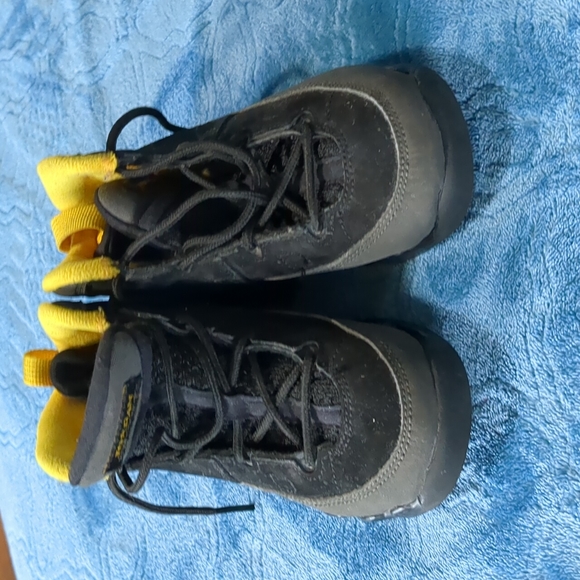 Jordan Retro 9s Black/Yellow Children's Used Size 10c - Picture 3 of 6
